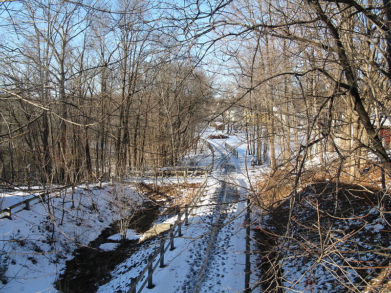 File:Amesbury Riverwalk, Amesbury MA.jpg