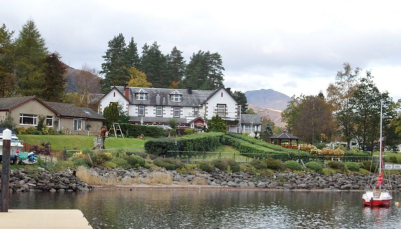 File:Ardlui Hotel, Ardlui, Loch Lomond, Scotland.jpg