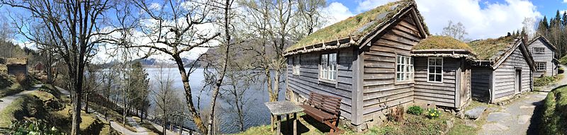 File:Astruptunet Jølstravatnet Norway 2015-05-06 13 panorama.JPG