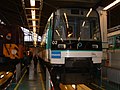 Une rame MF 88 de la ligne 7 bis sur une voie d'entretien des Ateliers de Choisy, en 2003.