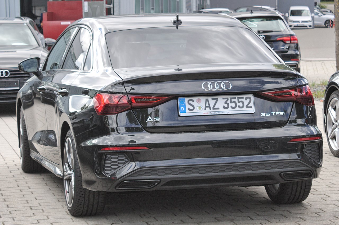 File:Audi A3 1.8 T (8L, Facelift) – Heckansicht, 29. Mai 2014,  Düsseldorf.jpg - Wikipedia