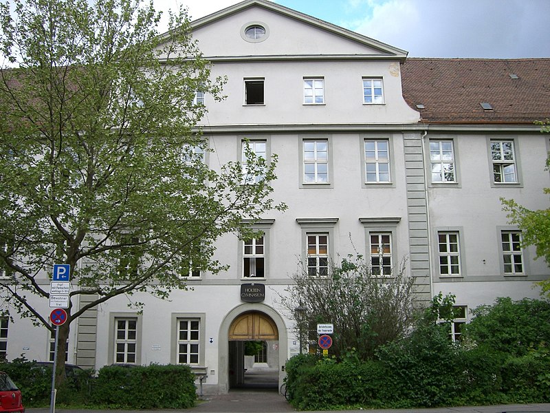 ファイル:Augsburg-Holbein.Gymnasium-Altbau.Eingang.jpg