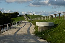 Weg zum Gipfel und Gasbrunnen