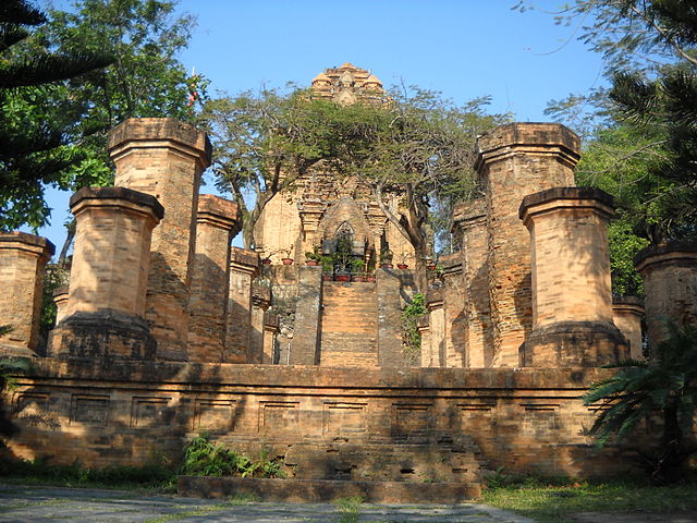 Image: Bình đài ở tháp Ponagar, Nha Trang