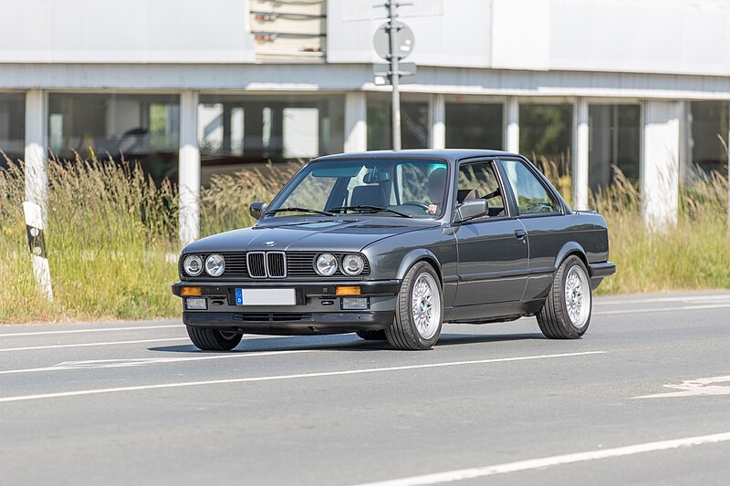 File:BMW E30 2 (1987) JM 2023 06 04.jpg