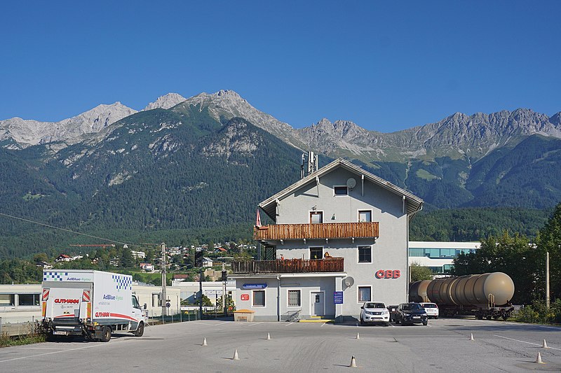 File:Bahnhof Innsbruck Hötting (DSC04067).jpg