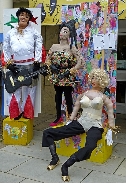 File:Baildon Scarecrow Festival 2013 29.jpg