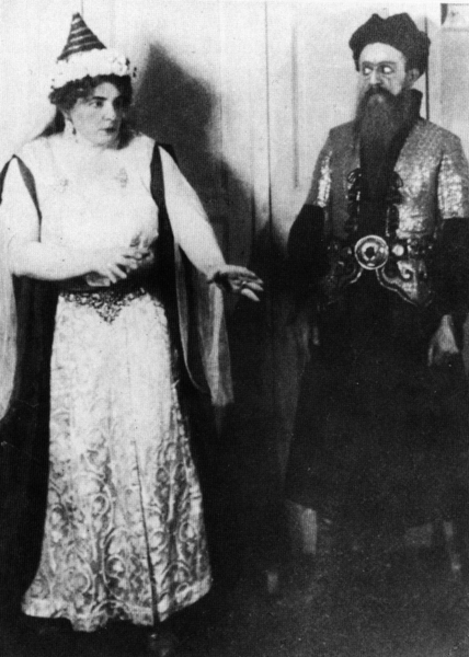 File:Bartók - Bluebeards's Castle - Olga Haselbeck and Oszkár Kálmán in the first performance 1918.png