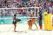 Deutsch: Beachvolleyball bei den Olympischen Jugendspielen 2018; Tag 9, 15. Oktober 2018; Mädchen, Viertelfinale: USA-Spanien 2–1 (21–19/17–21/15–9) English: Beach volleyball at the 2018 Summer Youth Olympics at 15 October 2018 – Girls Quarterfinals: USA-Spain 2–1 (21–19/17–21/15–9)