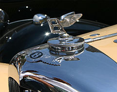 Category:Flying B hood ornaments - Wikimedia Commons