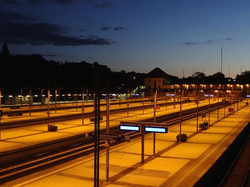 File:Berlin - S-Bahnhof Olympia-Stadion (21084747129).jpg