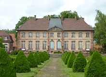 South side of Chateau d'Angleterre seen through the gardens in 2013 Bischheim Chateau d'Angleterre cote jardin (facade sud).jpg