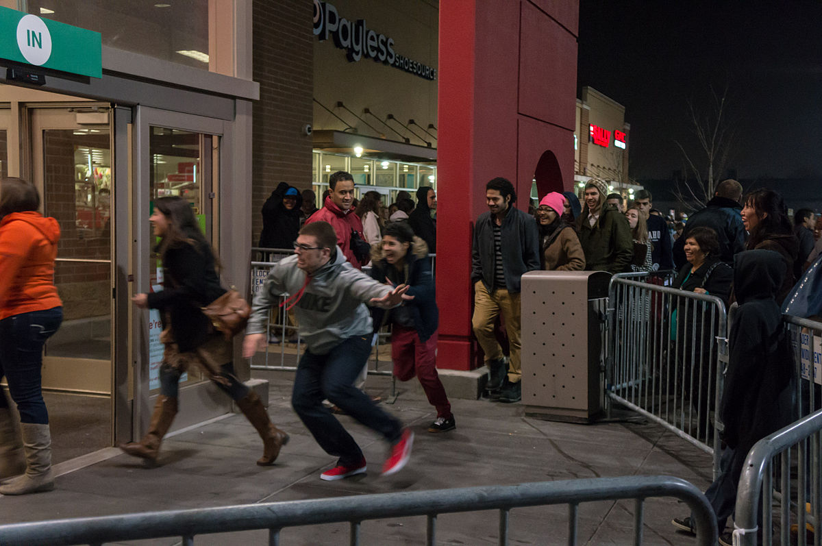 Black Friday brings massive crowds, multiple fights to Calgary