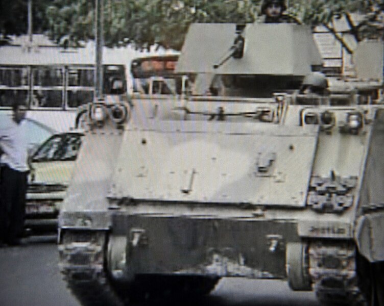 File:Blindado M113 da Marinha do Brasil - Atos de violência organizada no Rio de Janeiro em 2010.jpg