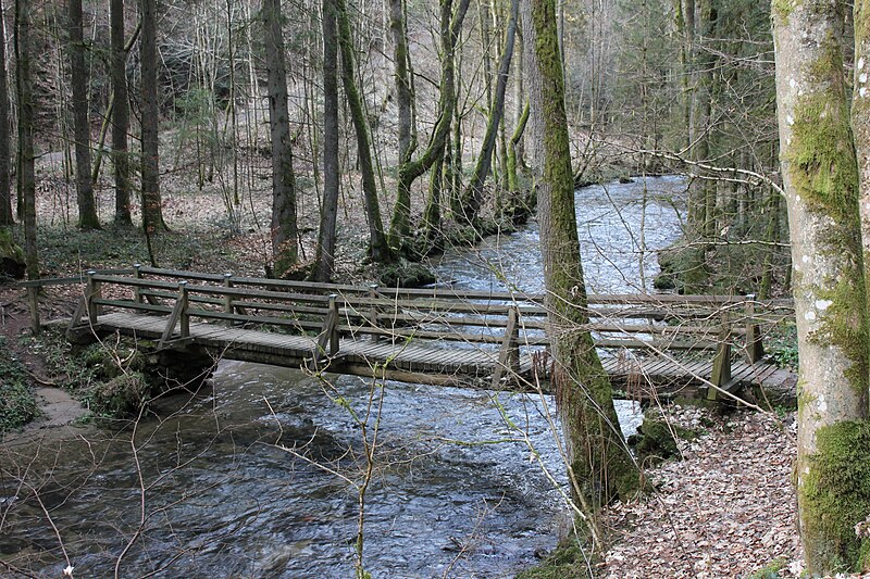 File:Brücke über den Bogenbach.JPG