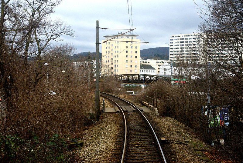 File:Brücke Zehetnergasse.JPG