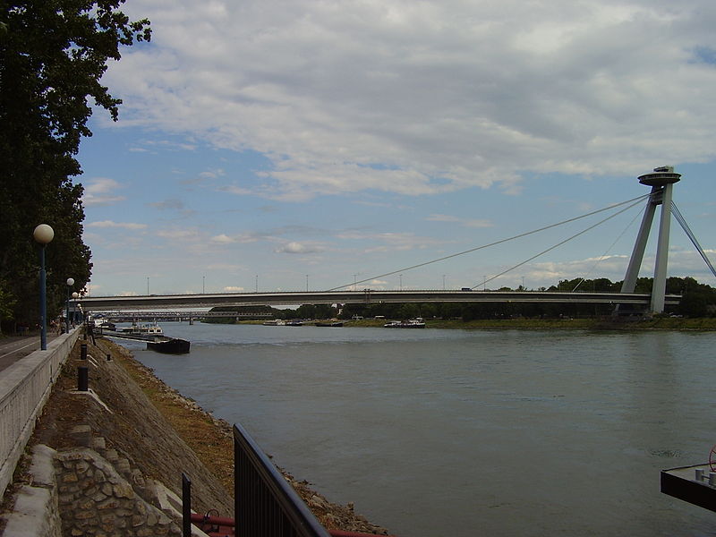 File:Bratislava 2007-6-26 38.jpg