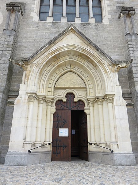 File:Brignais - Église Saint-Clair (portail).jpg