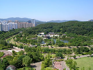 <span class="mw-page-title-main">Bundang Central Park</span> Park in Seongnam, South Korea