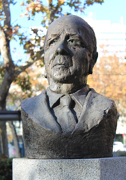 File:Busto de Pedro Escartín por Juan Serrano (Madrid) 01.jpg