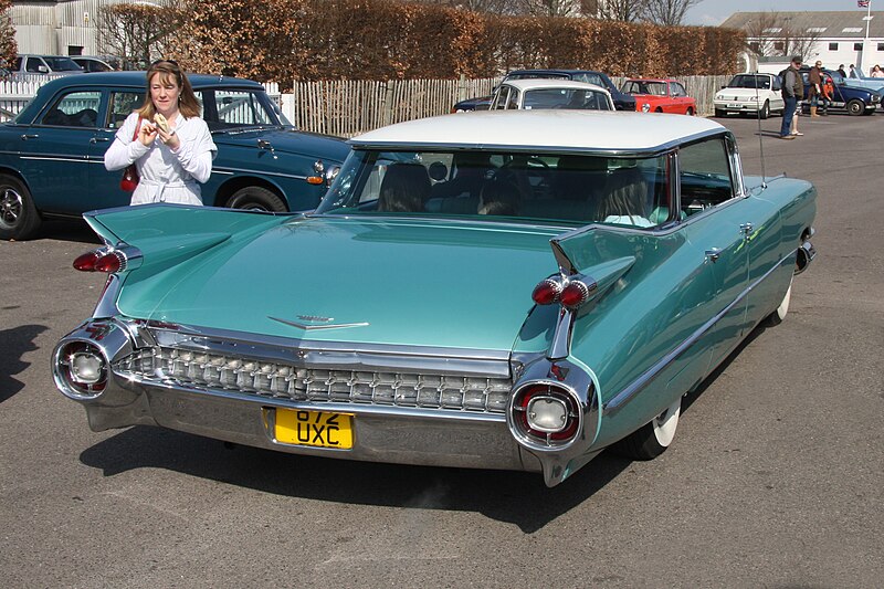 File:Cadillac 1959 Series 62 Four-Window Sedan de Ville.jpg