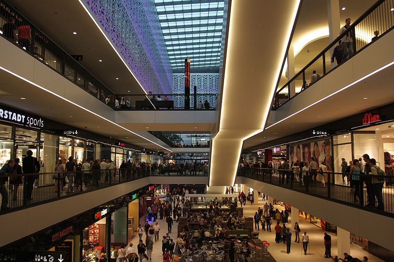 File:Centrum Galerie Dresden Innenansicht nach Osten 2009-09-26.jpg