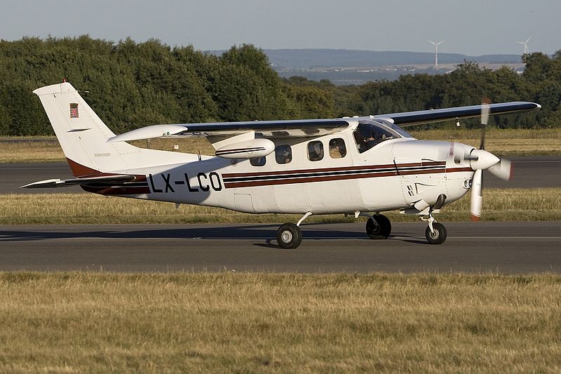 File:Cessna P210N Pressurized Centurion II, Private JP6662150.jpg