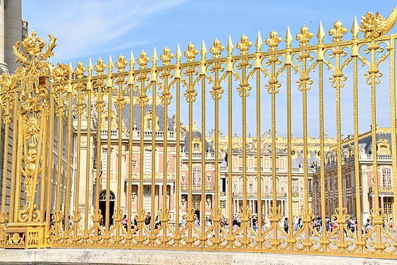 Golden fence at Château de Versailles