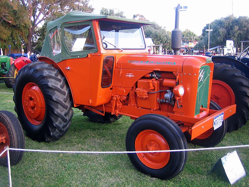 File:Chamberlain 6G Champion Tractor at 2007 Perth Royal Show.jpg