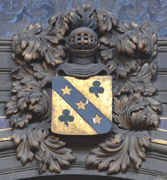 File:Chapelle de l'Hôtel-Dieu, Armes surplombant l'arc de la chapelle Sainte-Madeleine.jpg