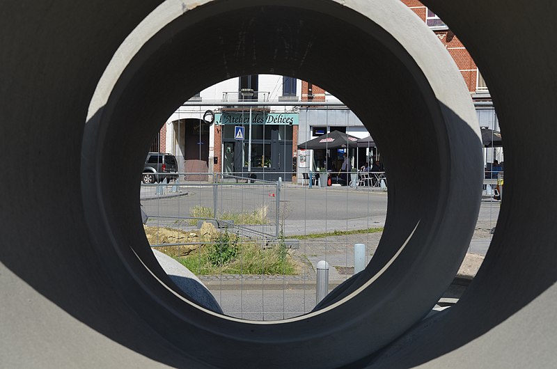 File:Charleroi - Place du Manège - travaux - 2021-07-18 - coup d'œil sur les travaux - 01.jpg