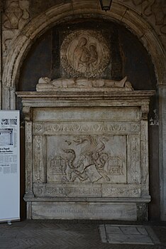 Église de Santa Maria la Nova (Naples) - Petit cloître 030.JPG