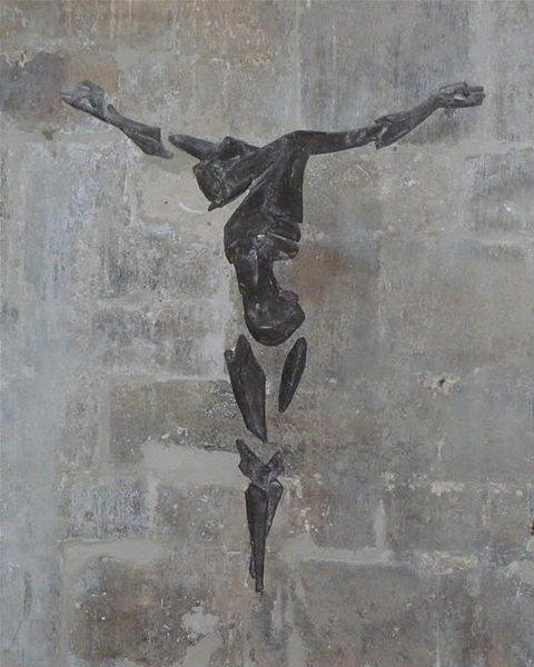 File:Christchurch Priory Crucifix sculpture by Laurence Broderick.jpg