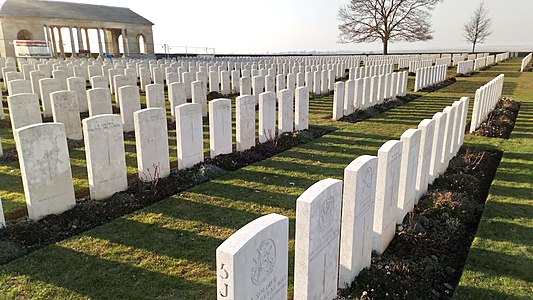 Cimitero militare britannico delle guardie di Lesbœufs 5.jpg