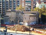 *La Torre del Fang. Les primeres dades que tenim d'ella venen del segle XII.**La Masia que podem veure avui es va reedificar al segle XIV.*1714-Clot s/n. Els exercits Borbonics ocupen la Torre del Fang i bombardeigen Barcelona.*1922-Clot 228-230. La Torre del Fang deixa la seva tasca rural i és adquirida pel Foment d'Obres i Construccions i es converteig en un magatzem de materials urbans i els seus camps de conreu en una fàbrica de rajoles i *1984-Clot 228-230. La Torre del Fang passa a ser propietat de l'Ajuntament de Barcelona que la utilitza per a instal·lar els Serveis de Normalització Lingüística i Centre de Recurssos Pedagògics de Sant Martí de Provençals.