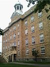 Couvent des soeurs de Sainte-Anne (façade et coupole).jpg