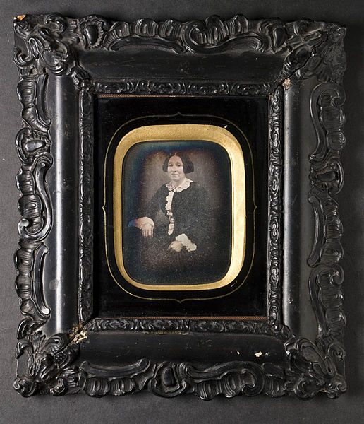 File:Daguerreotypier, 2 st. Porträtt av herre och dam, okända medlemmar av släkten Bergström - Nordiska Museet - NMA.0054088 3.jpg