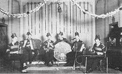 Dallapé-orkesteri vuonna 1928–1929. Vasemmalta Hannes Nurminen, Martti Jäppilä, Pauli Impivaara, Mauno Jonsson, Santeri Kallio ja Eino Katajavuori
