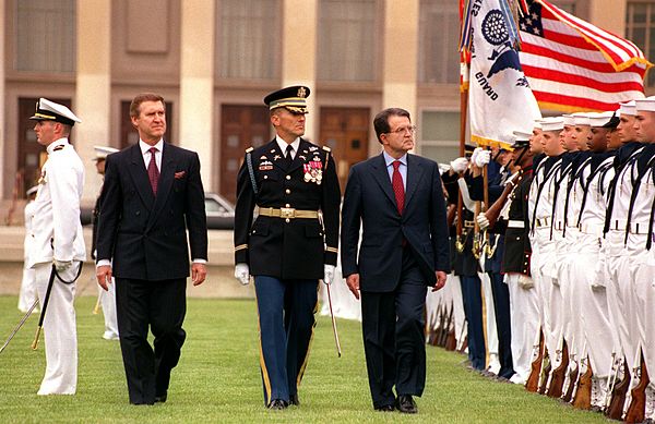 Prodi with United States Secretary of Defence William Cohen