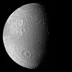 Dione fotograferet af rumsonden Voyager 1