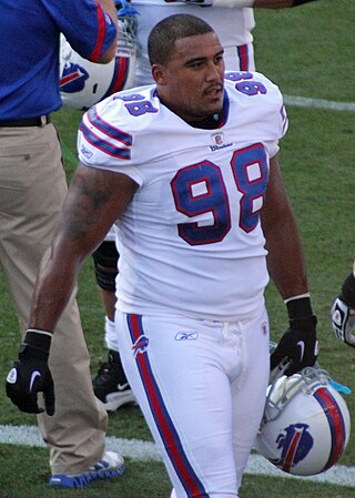 <span class="mw-page-title-main">Dwan Edwards</span> American football player (born 1981)