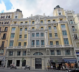 N.º 10 Seguros La Estrella, construido entre/built between 1916-1921. En la actualidad acoge el Hotel Vincci The Mint