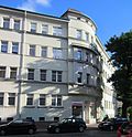 Apartment building in closed development (structural unit with Waldbaurstraße 9) of a residential complex