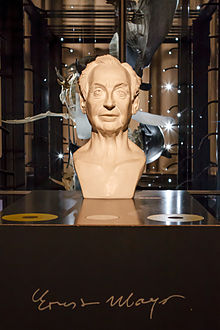 Ernst Mayr - Büste - Museum für Naturkunde - Berlin.jpg