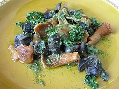 Avec beurre d’escargot et girolles