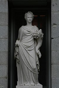 Estatua a la Fertilidad (11983368473).jpg