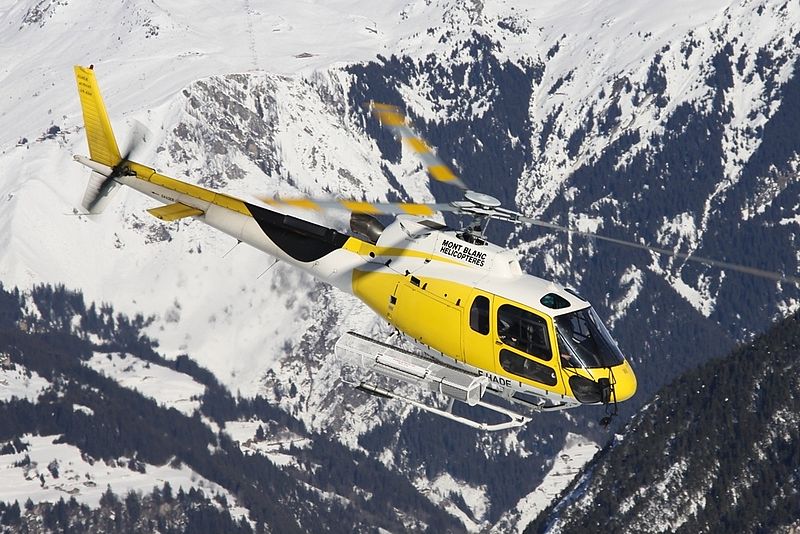 File:Eurocopter AS-350B-3 Ecureuil, Mont Blanc Helicopteres AN2067018.jpg