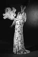 מעיל ערב מאת פול פוירט, כ. 1912, משי ומתכת (מוזיאון המטרופוליטן לאמנות)