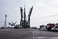 Raketa Sojuz-FG po vztýčení na štartovacej rampe