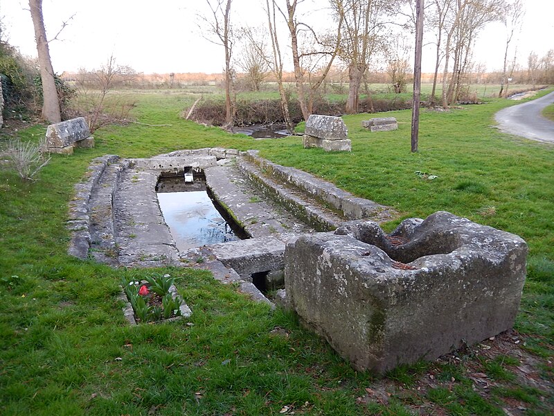 File:FR 17 Crazannes - Lavoir.JPG